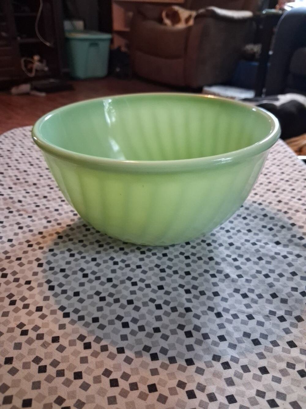 FIRE-KING Jadeite Jade Ite Swirl Green 9 inch MIXING BOWL Fire King